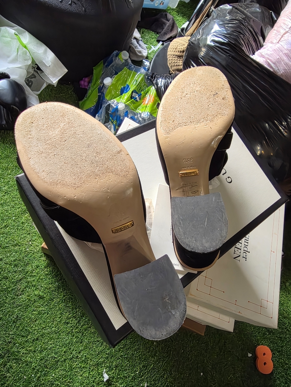 Gucci Black and Gold Mules with Luxurious Emblem - Picture 13 of 15